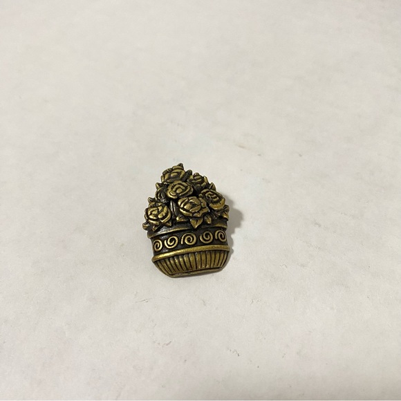 Jewelry - Basket of Flowers Signed JJ Pin
